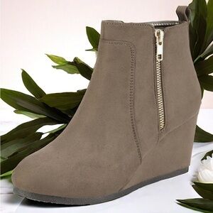 Dream Paris side zip wedge ankle boot/ bootie ❤️